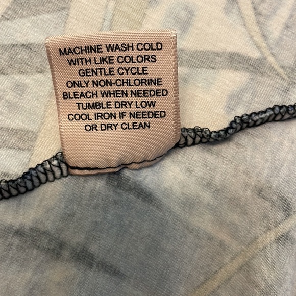 Flower print asymmetrical top (XL) - Picture 6 of 6